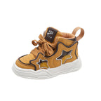 Zapatillas deportivas para niños con diseño moderno