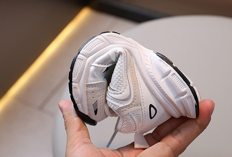 Zapatillas deportivas para niños con diseño moderno en España