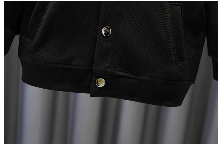 Conjunto niño 3 piezas: chaqueta negra, camiseta de rayas y pantalón beige | ropa niño elegante en España