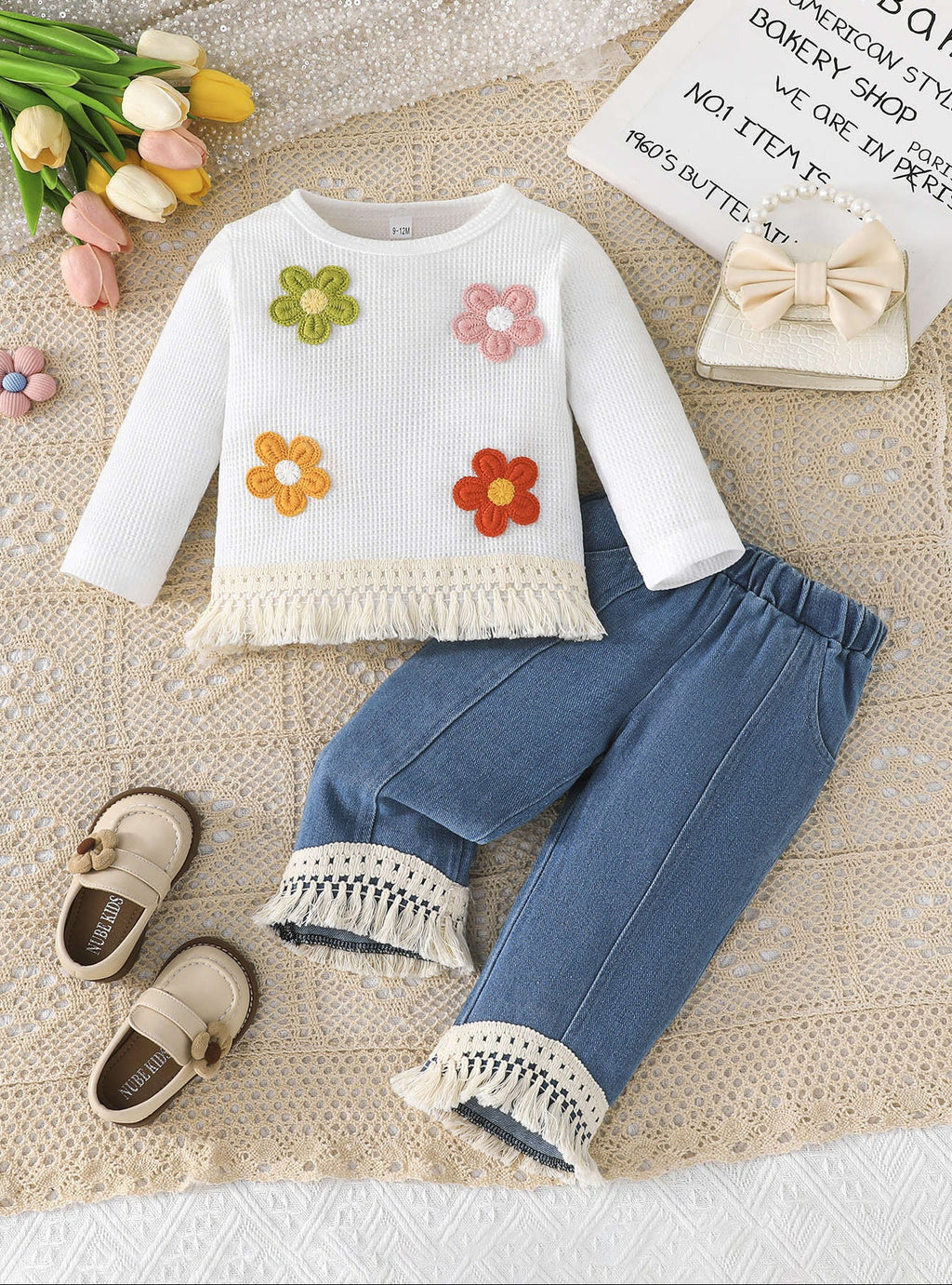 Conjunto de Blusa Acanalada Blanca y Vaqueros Clásicos