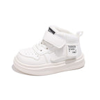 Zapato deportivo con diseño moderno en color blanco en España