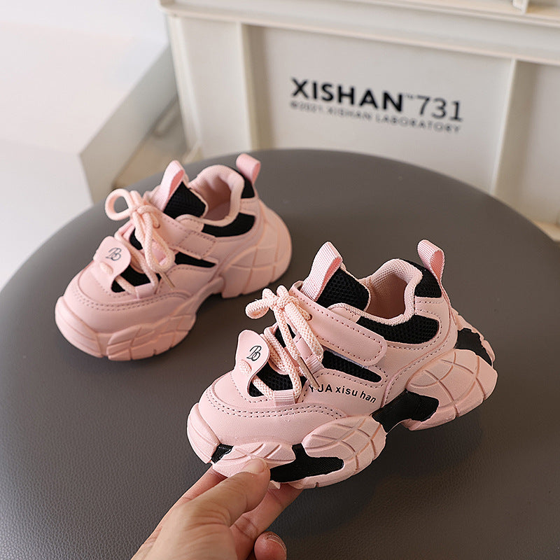 Zapato con diseño deportivo moderno