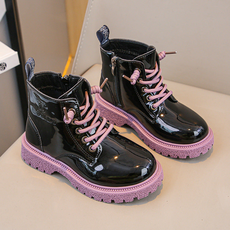 Bota de invierno brillante con estilo moderno para niños