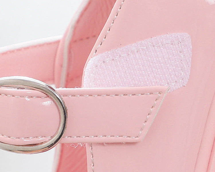 Zapato para niña con diseño de moño adornado con perlas en España