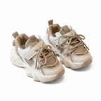 Zapatilla deportiva ligera y transpirable con cordones y diseño moderno para niños vista lateral