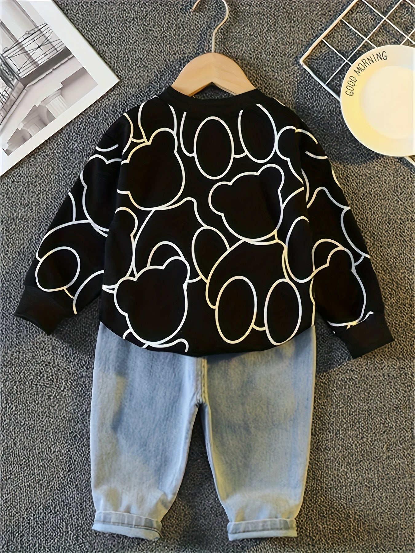 Conjunto de Oso Travieso con Vaqueros Anchos