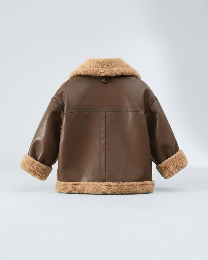 Chaqueta de invierno niño y niña estilo cuero con forro sherpa cálido vista trasera