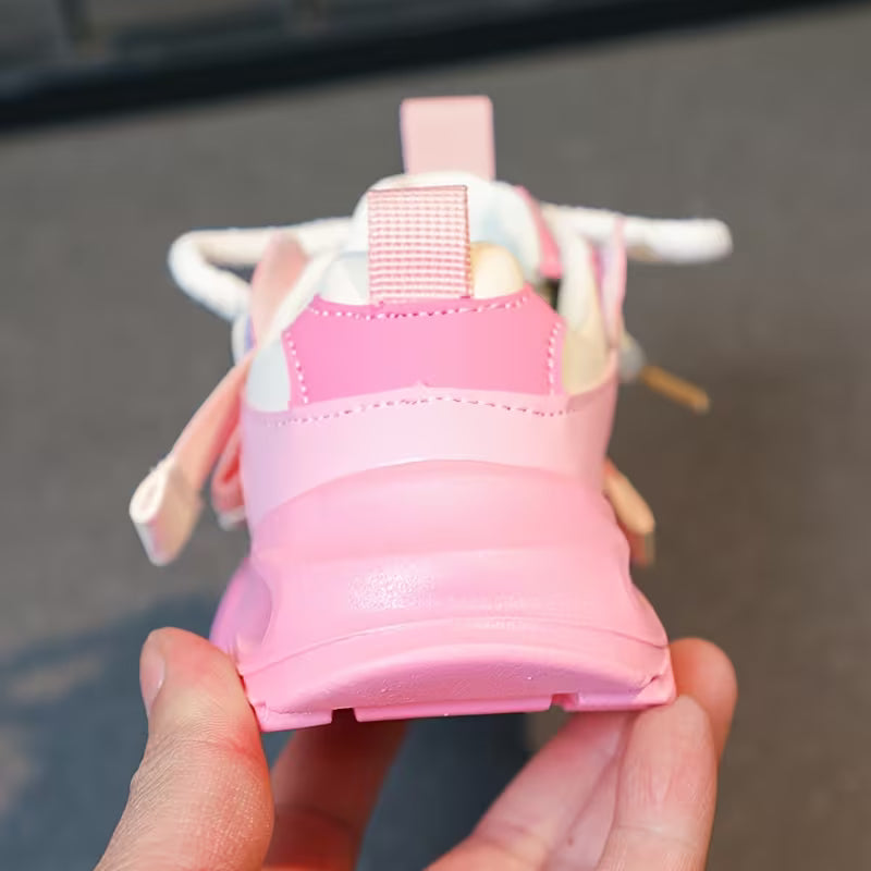 Zapato rosa con diseño deportivo moderno para niñas en España