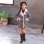 Abrigo clásico de invierno con estampado de cuadros moderno y forrado con piel sintética suave