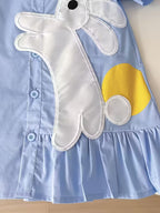 Vestido infantil con estilo escolar y bordado de conejitos