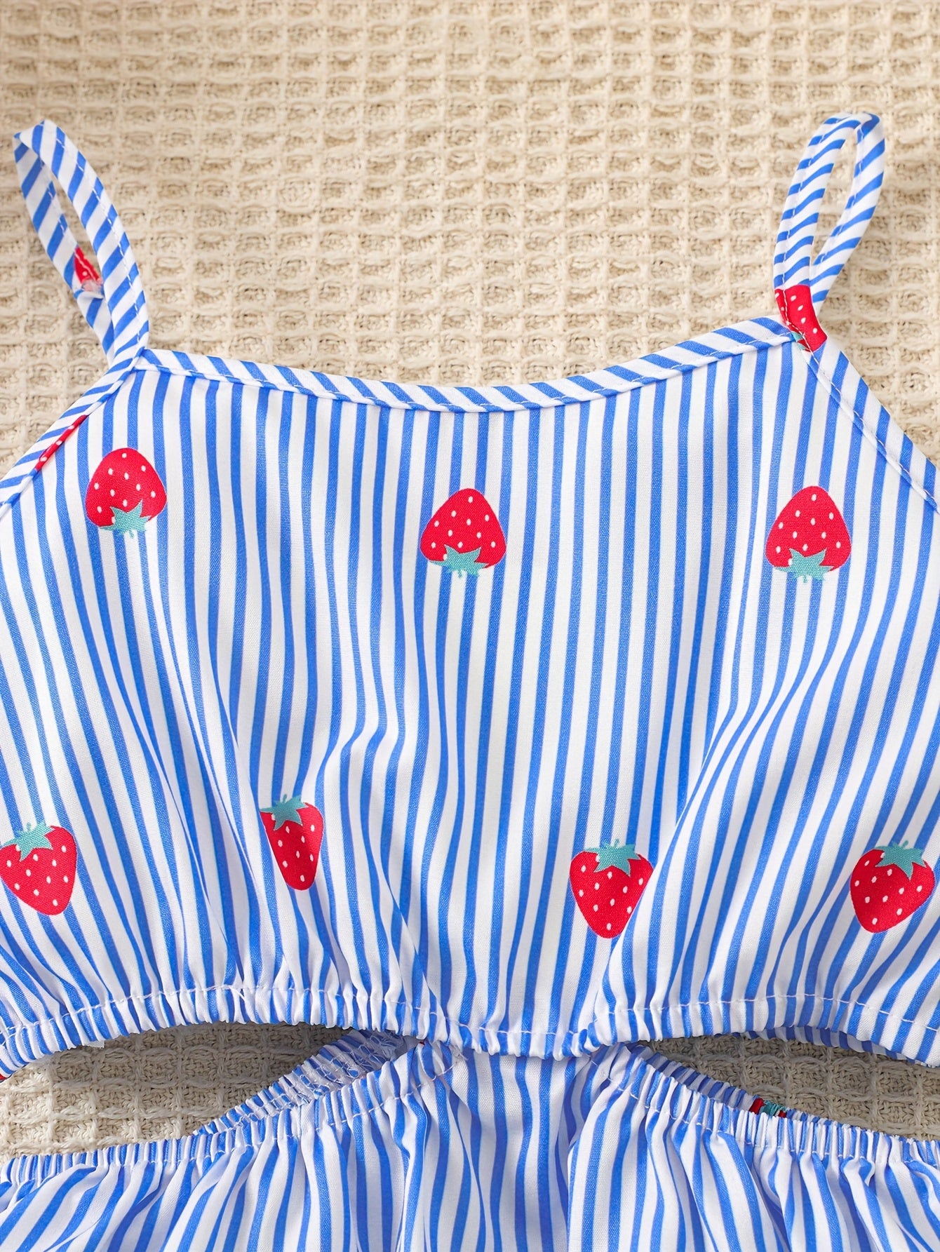 Vestido de Rayas y Fresas