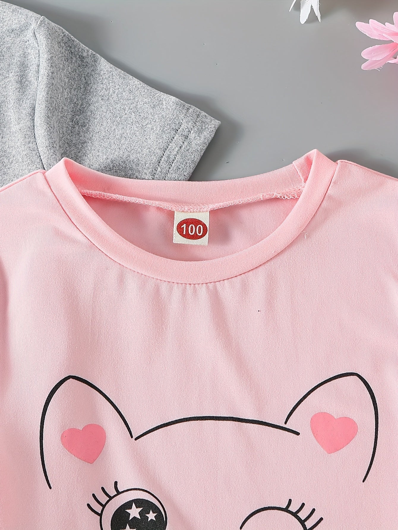 Conjunto de Camiseta y Pantalón Corto con Diseño de Gatito para Niñas