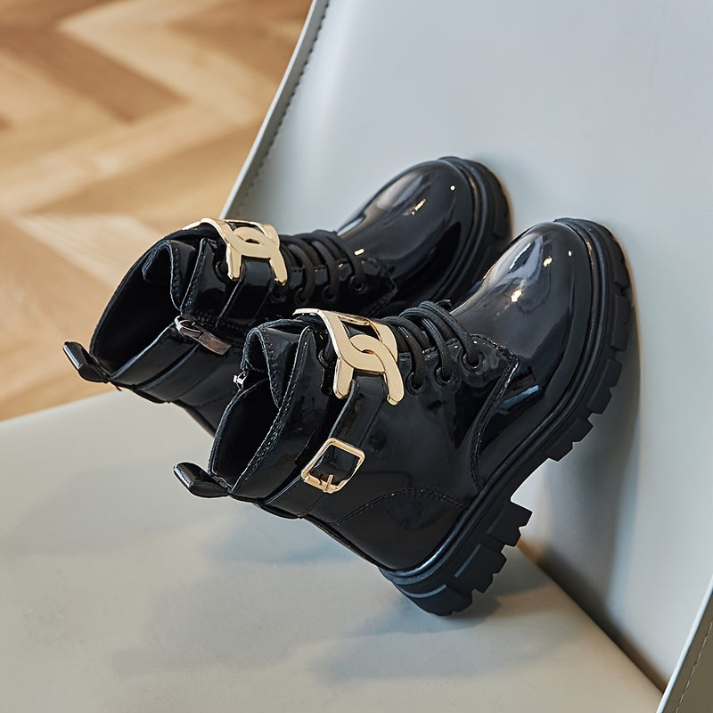 Botas de Charol con Cadena Dorada