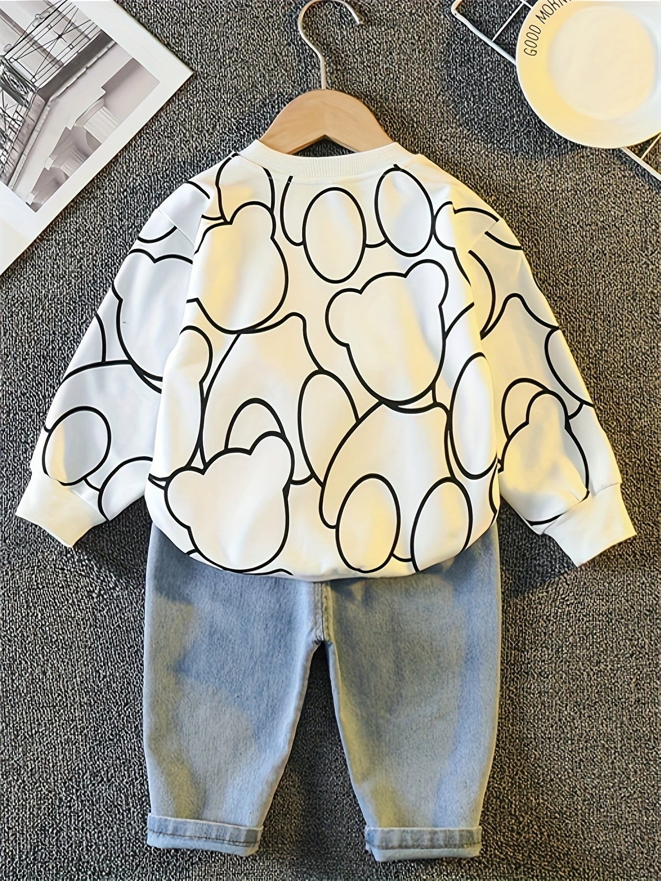 Conjunto de Oso Travieso con Vaqueros Anchos