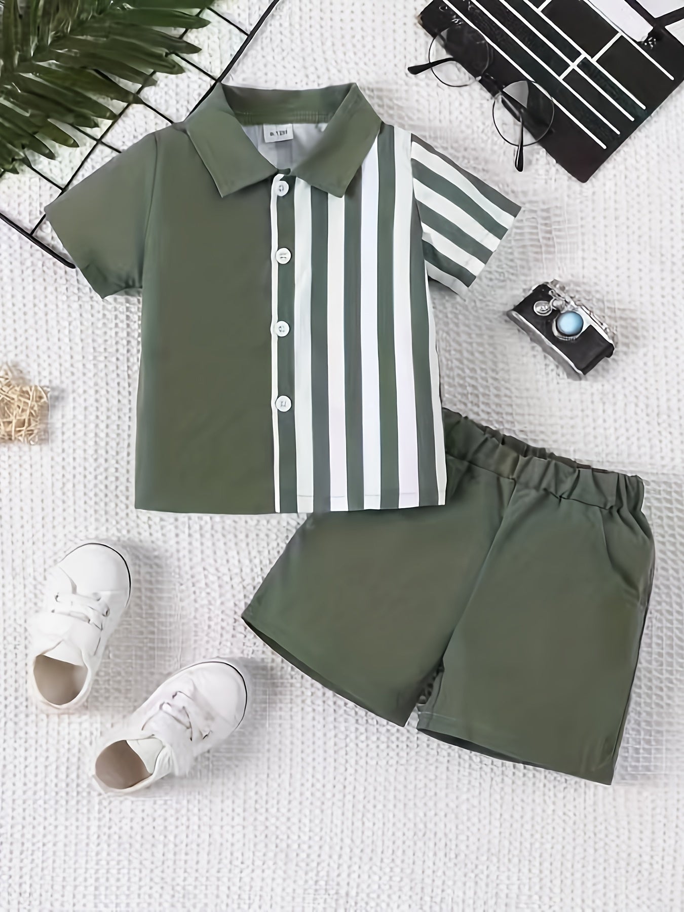 Conjunto de Verano para Niño: Camisa a Rayas y Pantalones Cortos