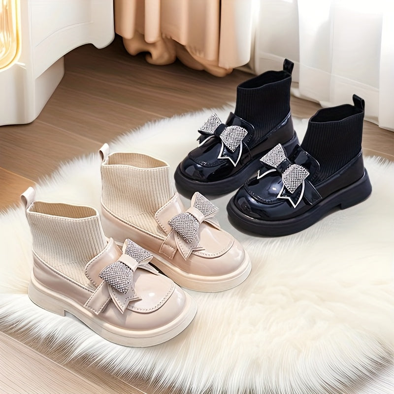 Zapato de niña de lujo con diseño elegante, decorado con un lazo adornado con cristales