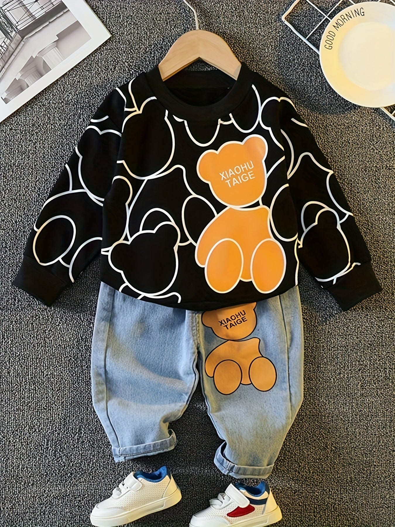 Conjunto de Oso Travieso con Vaqueros Anchos