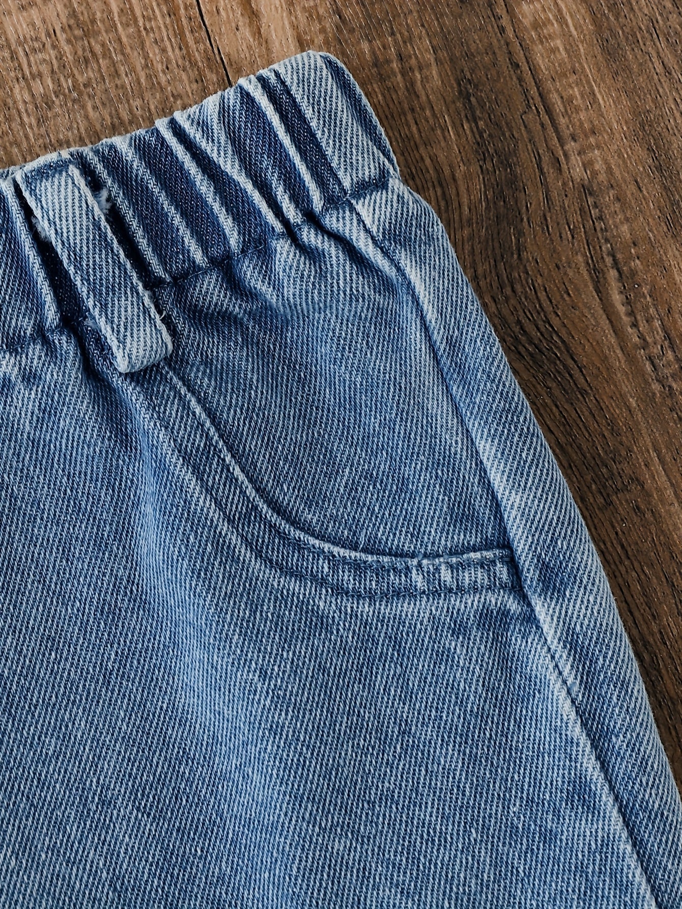 Conjunto de invierno elegante con mangas largas y vaqueros