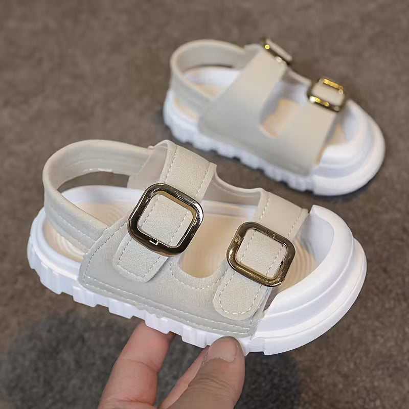 Comodidad en Cada Paso: El Calzado Ideal para el Verano de tu Pequeño