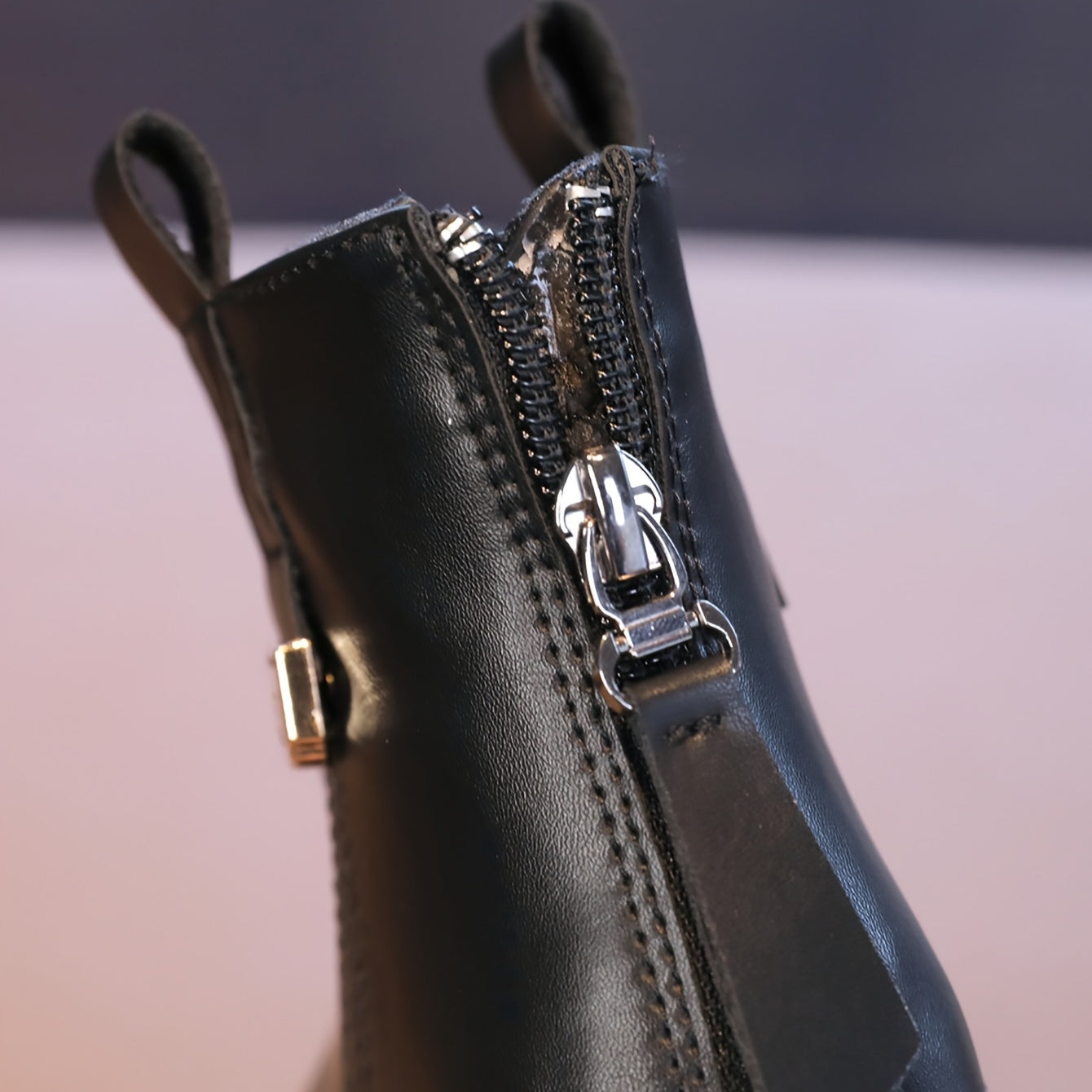 Botines de Cuero Negro con Suela Antideslizante