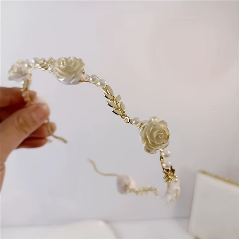 Diadema para niñas con flores, perlas y hojas doradas