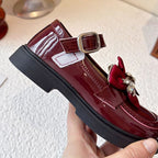 Zapato elegante para niñas con lazo adornado y colores brillantes vista lateral