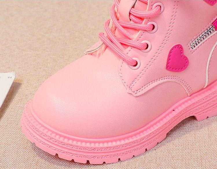 Botas de invierno para niña con diseño de corazones
