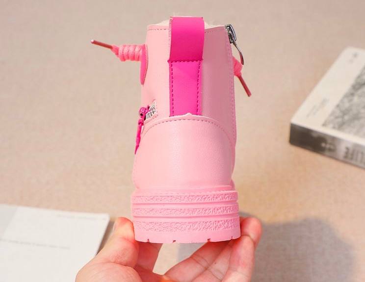 Botas de invierno para niña con diseño de corazones