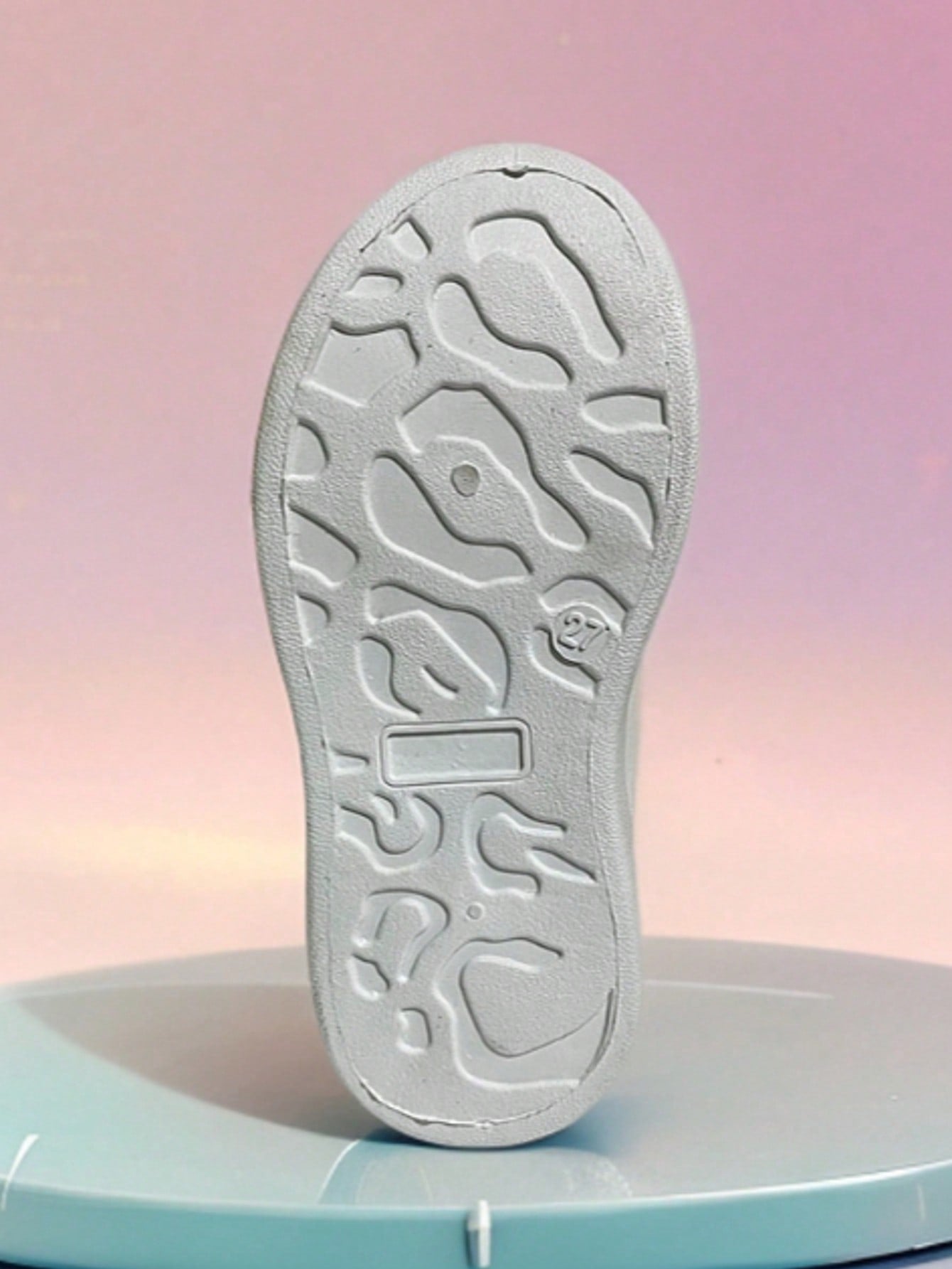 Zapato con diseño de fresa para niños en España