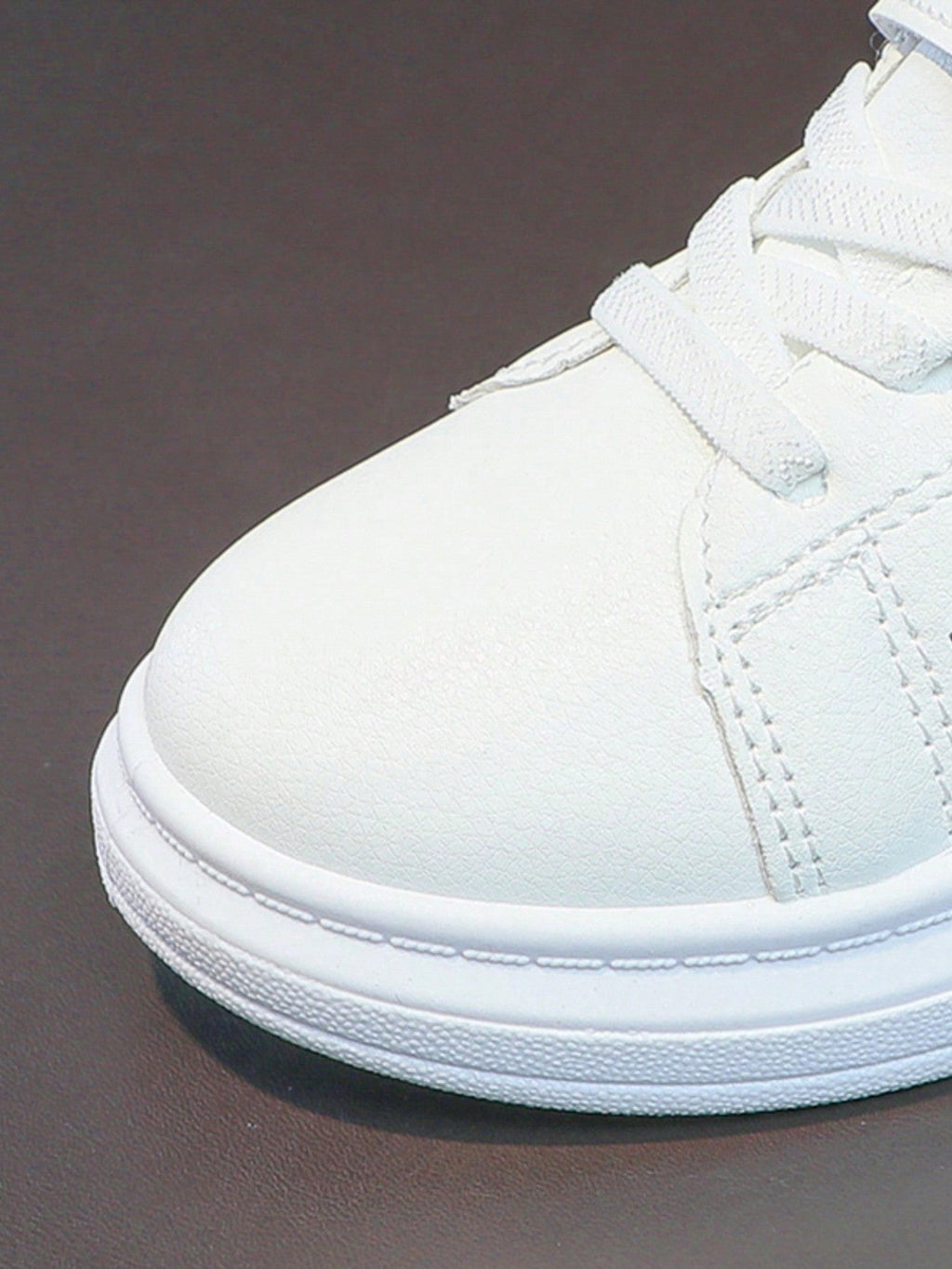 Zapato con diseño de fresa para niños en España