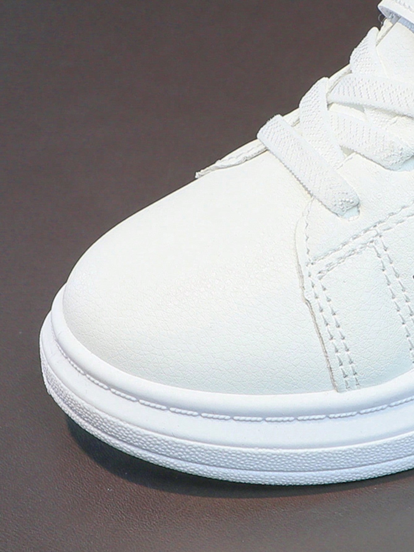 Zapato con diseño de fresa para niños en España