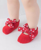 Calcetines de bebé con lazo rojo y estampado de corazones, diseño lindo y suave para niñas