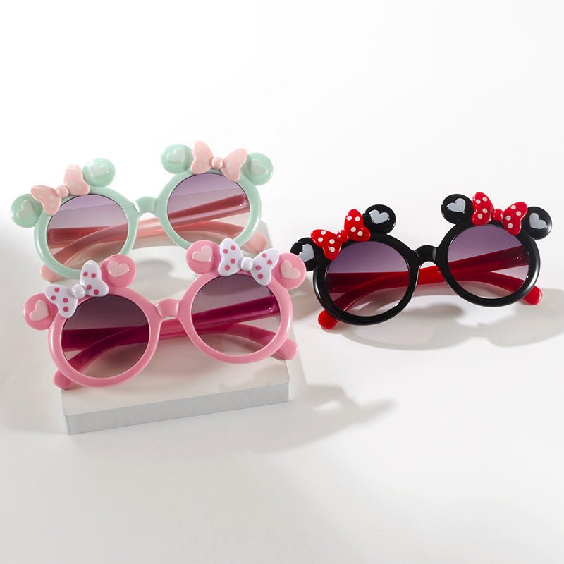 Gafas de sol para niñas pequeñas: diseño de Mickey Mouse con corazones de colores
