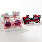 Gafas de sol para niñas pequeñas: diseño de Mickey Mouse con corazones de colores