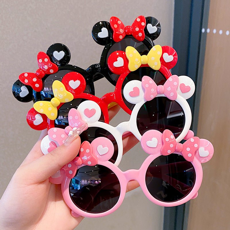 Gafas de sol para niñas pequeñas: diseño de Mickey Mouse con corazones de colores