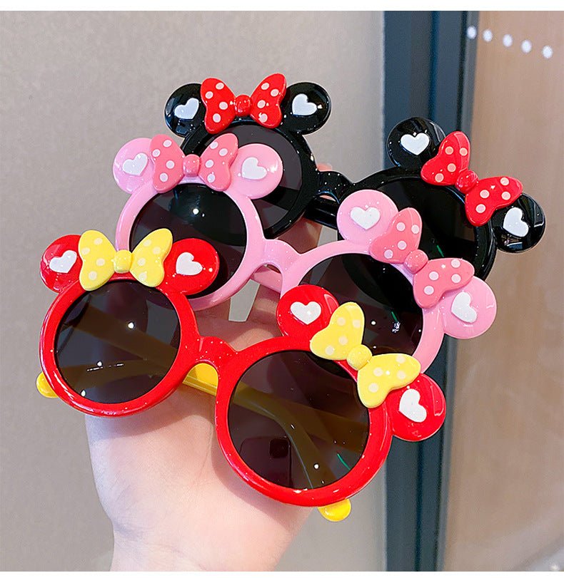 Gafas de sol para niñas pequeñas: diseño de Mickey Mouse con corazones de colores
