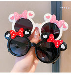 Gafas de sol para niñas pequeñas: diseño de Mickey Mouse con corazones de colores