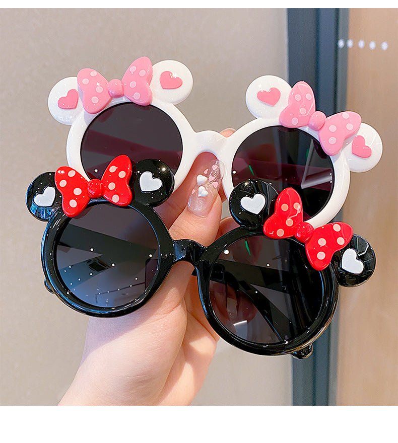 Gafas de sol para niñas pequeñas: diseño de Mickey Mouse con corazones de colores