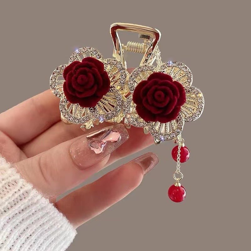 Pinzas de pelo elegantes para niñas: flores 3D con cadenas de perlas colgantes