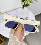 Gafas de sol para niños pequeños: montura cuadrada ancha con lentes oscuras protectoras