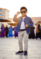 Gafas de sol para niños pequeños: montura cuadrada ancha con lentes oscuras protectoras