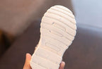 Zapatos cálidos forrados de piel con un diseño moderno vista trasera