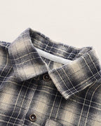 Conjunto niño 3 piezas casual camisa de cuadros y pantalón vaquero ropa infantil vista frontal