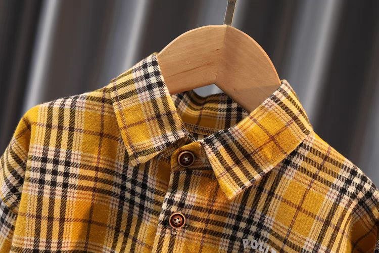 Conjunto de 3 Piezas con Camisa de Cuadros y Vaqueros