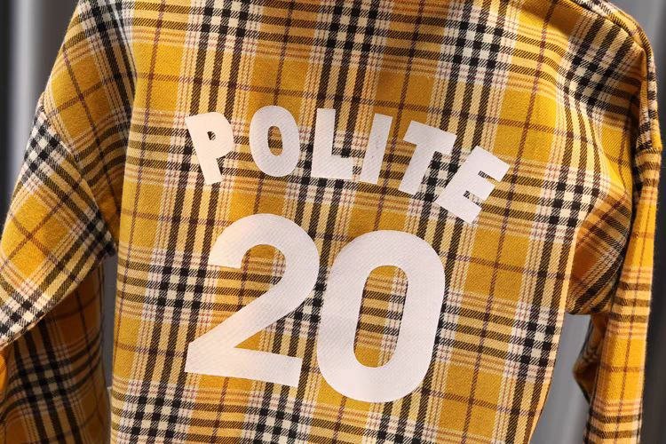 Conjunto de 3 Piezas con Camisa de Cuadros y Vaqueros